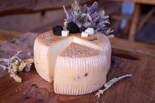 сыр Козий с трюфелем (100 гр)